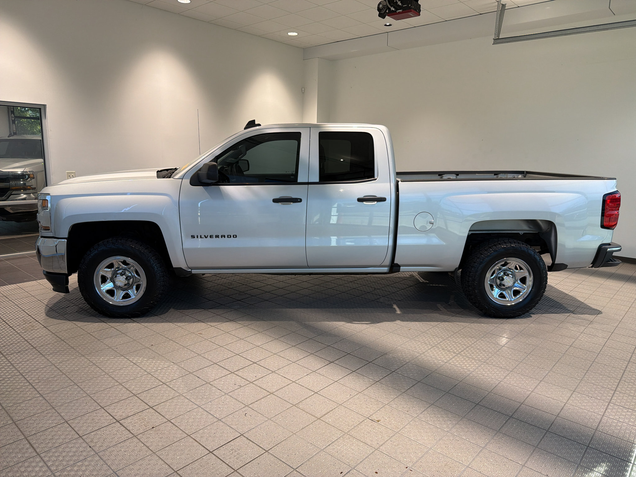 chevrolet silverado 1500 2018 1GCRCNEC8JZ118079 image chevrolet silverado 1500 2018 1GCRCNEC8JZ118079 image